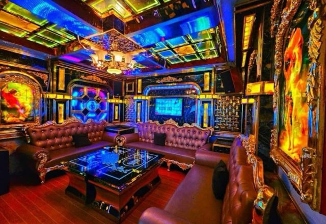 Nội thất phòng karaoke trang trí ánh kim tại A999, Mỹ Đình Hà Nội